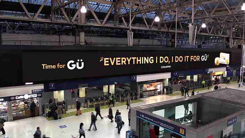Gü takes over Waterloo station with interactive OOH for Valentine’s Day