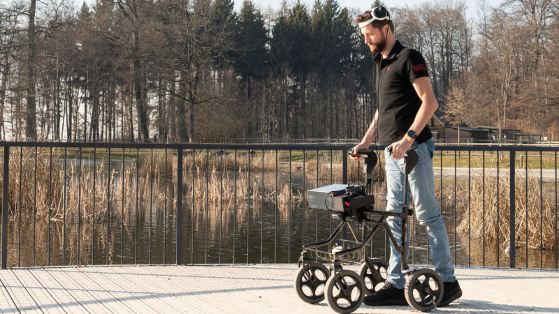 Groundbreaking device enables paralyzed man to walk